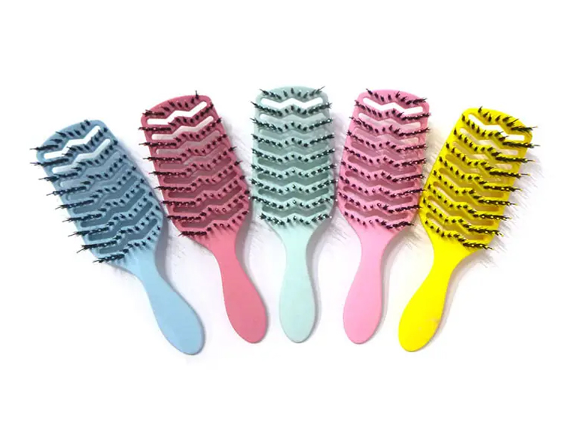毛のもつれをほぐすヘアブラシ
