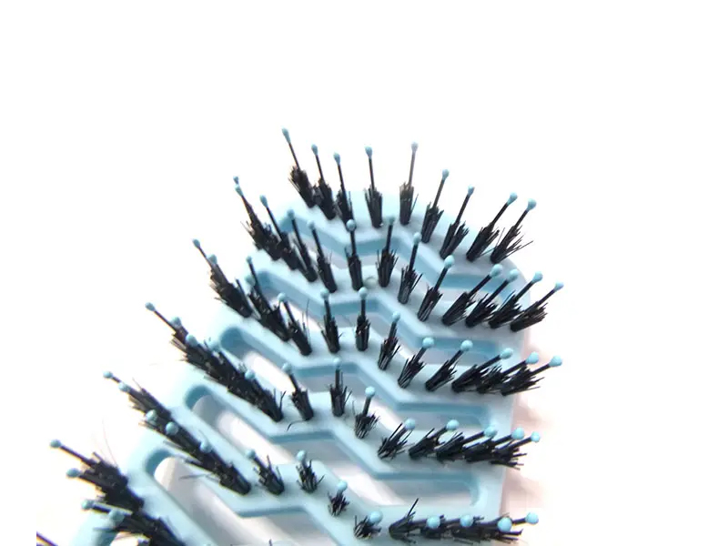 毛のもつれをほぐすヘアブラシ