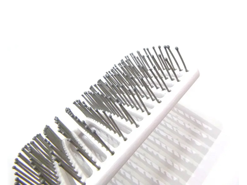 プラスチック製の通気口のもつれをほぐすヘアブラシ