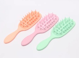 もつれ解消ブラシを使用すると抜け毛や切れ毛を減らすことができますか?