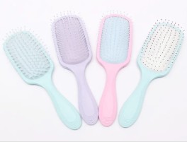 もつれ解消ヘアブラシは使用中に静電気を発生しますか?