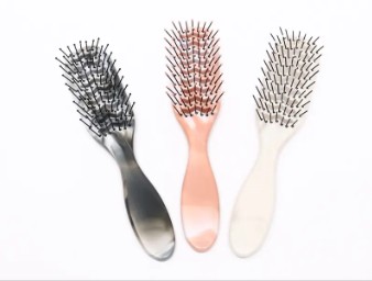 プラスチック製のヘアコームの使用方法?